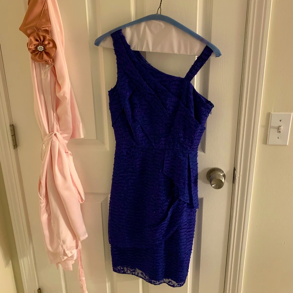 Tahari size 0 dress, worn once! Dry cleaned after it was worn.